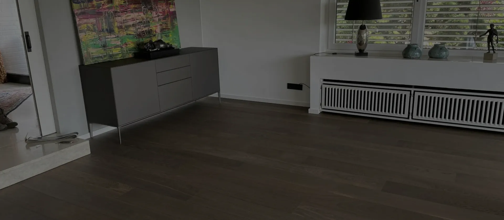 Wohnraum mit frisch verlegter Eichendiele